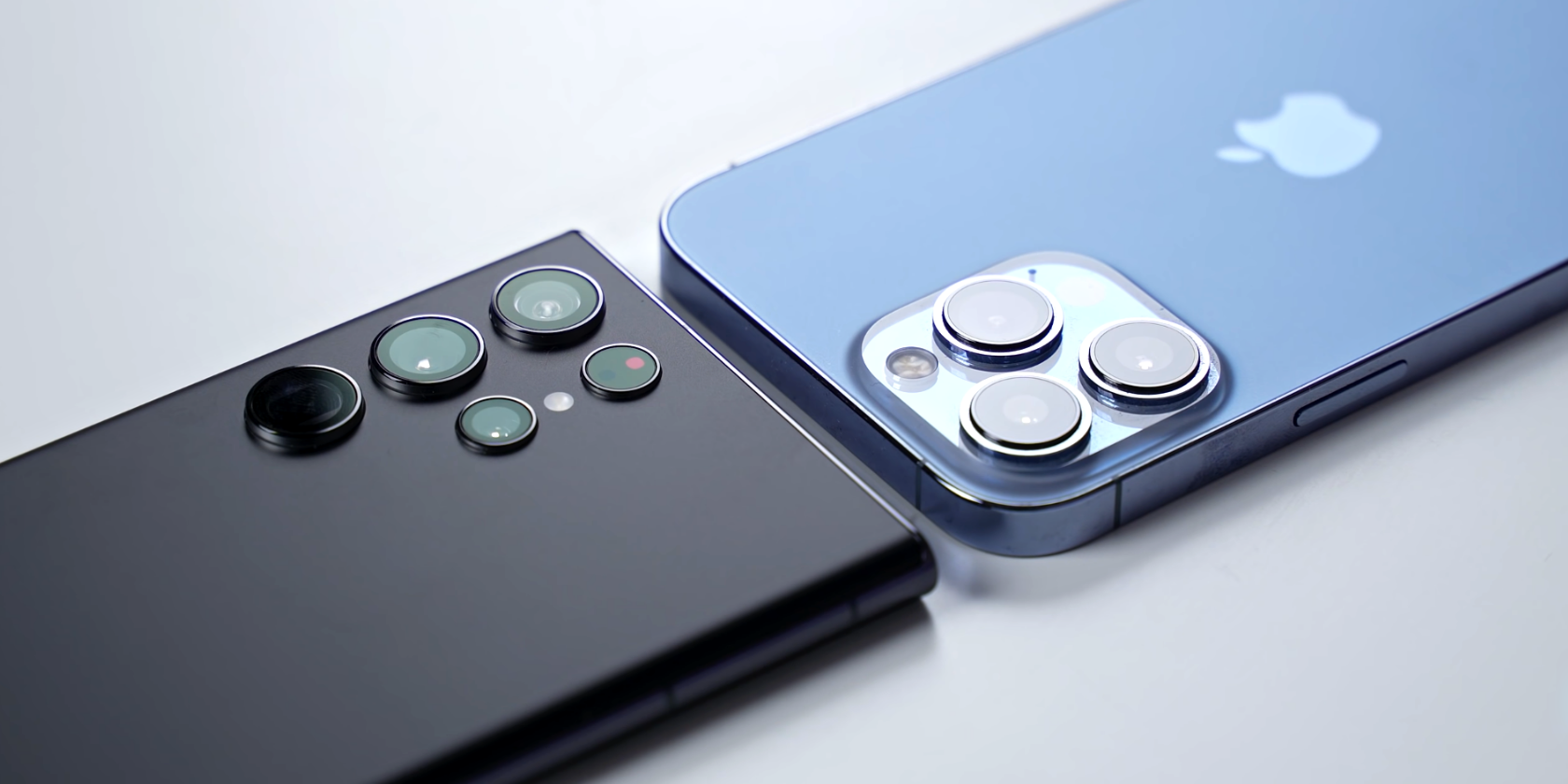 Samsung Galaxy S22 Ultra and iPhone 13 Pro Max put side by side